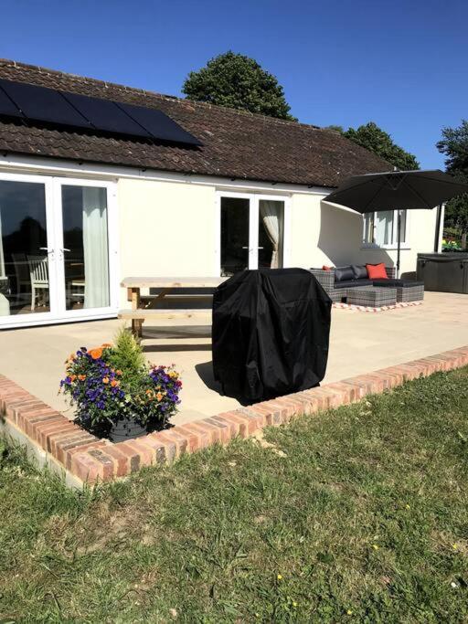 Lovely Two Bedroom Bungalow With Hot Tub Γέοβιλ Εξωτερικό φωτογραφία