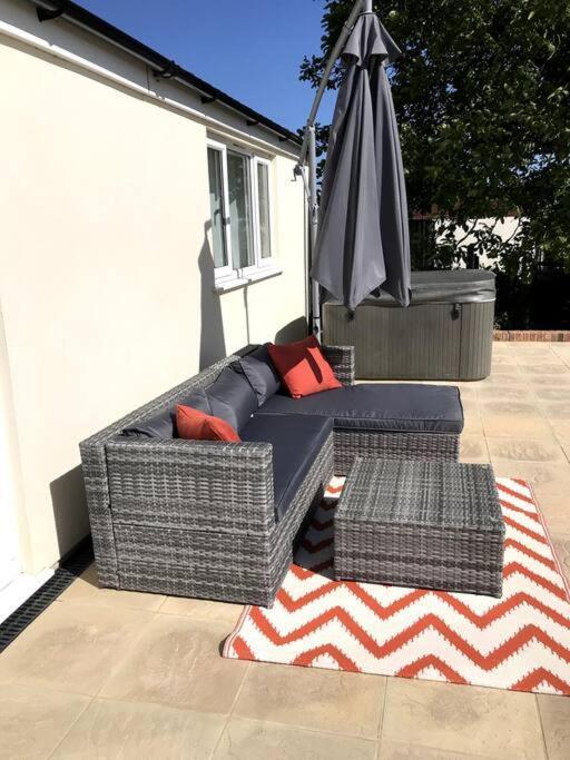 Lovely Two Bedroom Bungalow With Hot Tub Γέοβιλ Εξωτερικό φωτογραφία